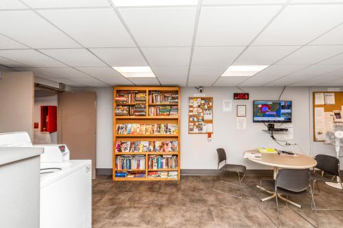 2525 Shore Dr, Milwaukee WI  53207-1973 exterior