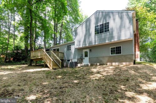 8467 Falling Leaf Rd, Springfield VA  22153-2503 exterior