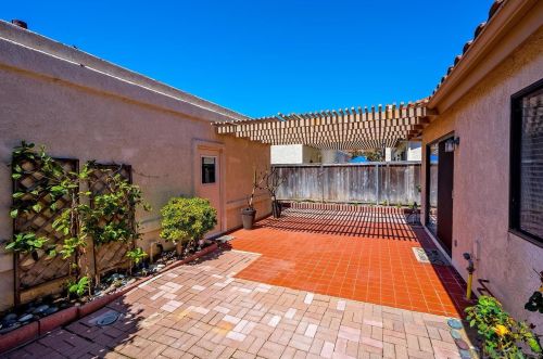 6829 Pear Tree Dr, Carlsbad CA  92011-3937 exterior