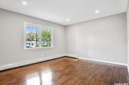 759 Van Buren Ave, West Islip NY  11795-1337 exterior