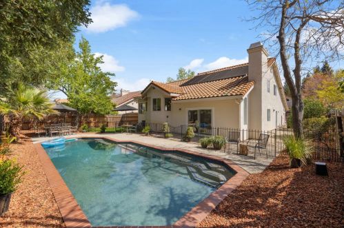 186 Baurer Cir, Folsom CA  95630-6786 exterior