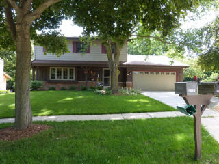 6680 Hl Rdg Dr, Greendale WI  53129-2720 exterior