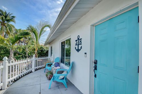 348 Russlyn Dr, West Palm Beach, FL 33405-2924