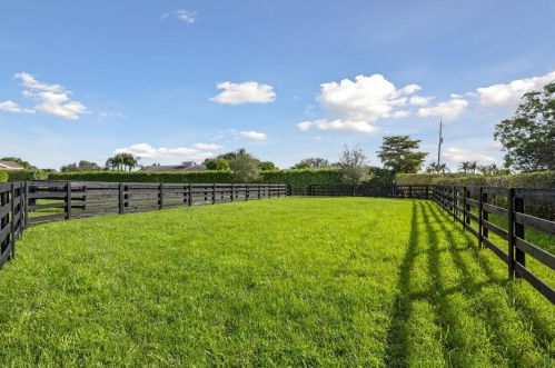 2904 Appaloosa Trl, West Palm Beach FL  33414-7639 exterior