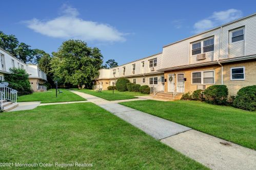 61 White St, Tinton Falls NJ  07724-4812 exterior