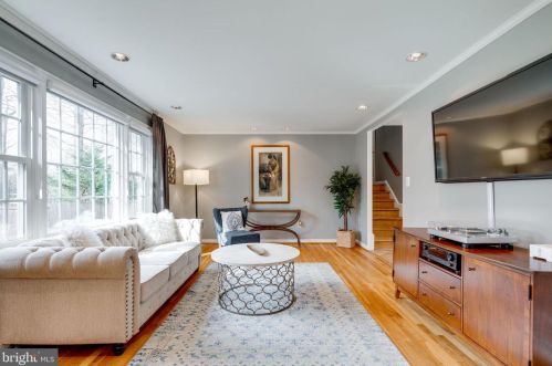 6614 Huntsman Blvd, Springfield VA 22152-2621 exterior