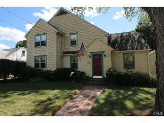 405 Wakelee Ave, Stratford, CT 06614-3540