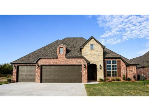 8114 74th East Ave, Owasso, OK 74055