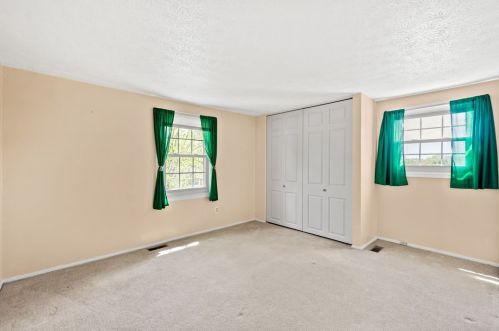 1220 Harvest Ct, Bridgeville PA  15017-1108 exterior