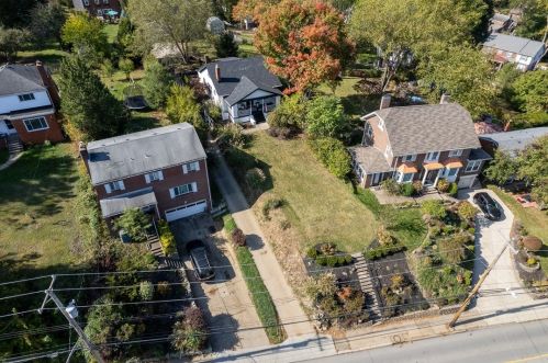 221 Cochran Rd, Pittsburgh PA  15228-1327 exterior