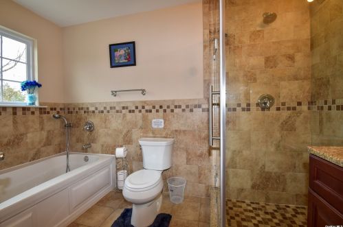 45 Crystal Brook Hollow Rd, Mount Sinai NY  11766-1606 exterior