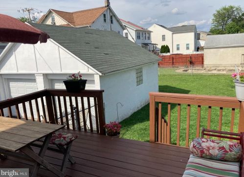 376 Amosland Rd, Holmes PA  19043-1203 exterior