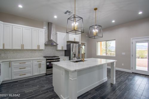 2820 Silver Spur Dr, Tucson, AZ 85745-9475