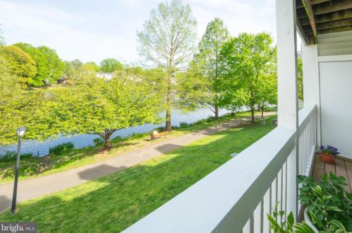 2998 Yarling Ct, Falls Church VA  22042-4476 exterior