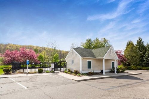 1308 Lexington Blvd, Bethel CT  06801-1348 exterior