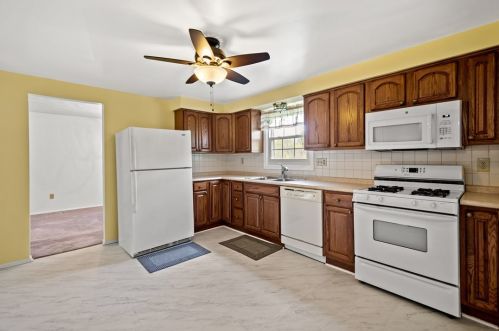 1220 Harvest Ct, Bridgeville PA  15017-1108 exterior