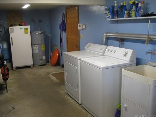 109 Moore Hill Dr, Southington CT  06489-2929 exterior