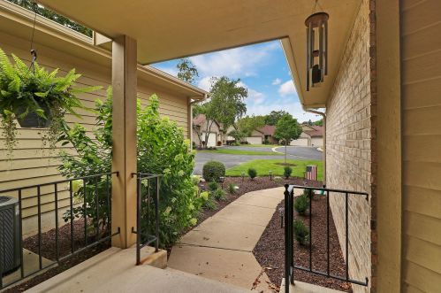 3917 Prairie Village Dr, Kenosha, WI 53142-5300