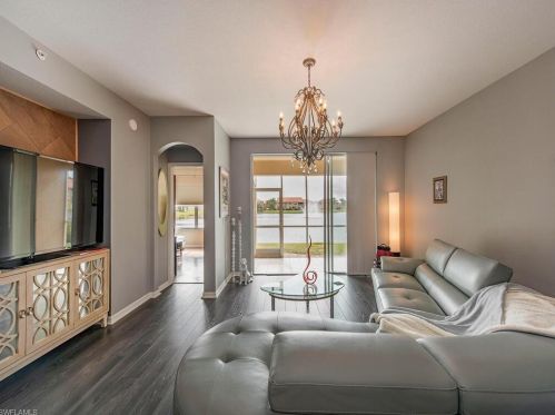 6820 Huntington Lakes Cir, Naples, FL 34119-8017