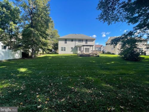 32 Pin Oak Dr, Dover DE  19904-2373 exterior