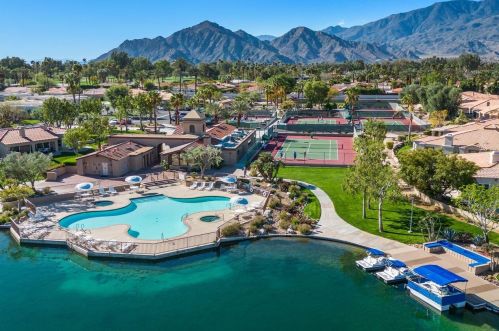 48221 Calle Florista, La Quinta CA  92253-2251 exterior