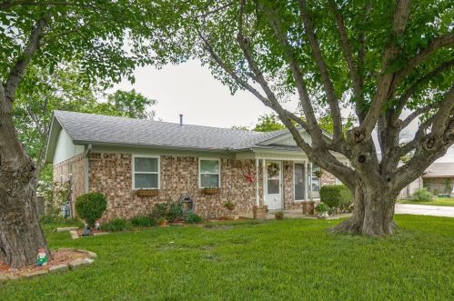5920 Rickee Dr, Fort Worth, TX 76148-2730