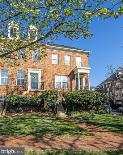 640 Belmont Bay Dr, Woodbridge, VA 22191-5404