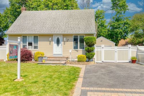 169 3rd St, Deer Park, NY 11729-5132