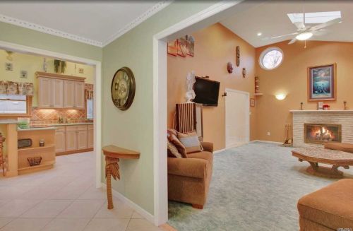 1079 Westminster Ave, Huntington Station, NY 11746-6340