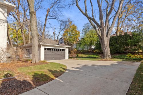 6162 Washington Cir, Milwaukee WI 53213-2472 exterior