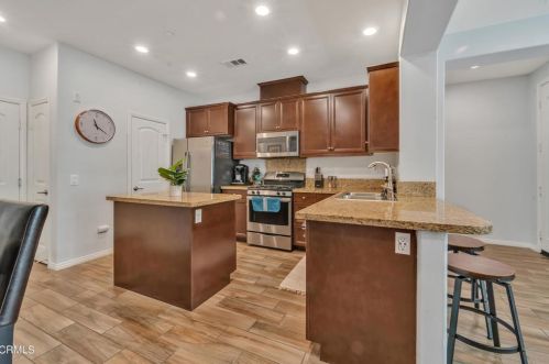 28778 Calle De La Paz Dr, Santa Clarita CA  91354-3006 exterior