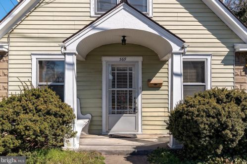 569 Main St, Mount Joy, PA 17552-1121
