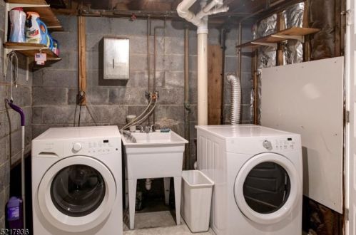 24 Serpentine Rd, Skyline Lakes NJ  07456-2521 exterior