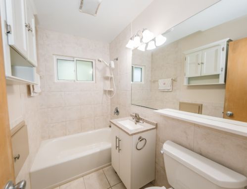 9616 Greenview Ln, Thiensville WI  exterior