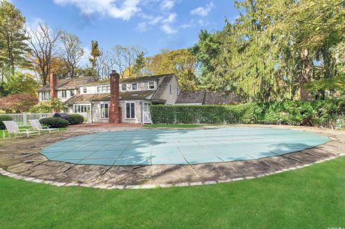 8 Emerson Rd, Muttontown NY  11545-3116 exterior