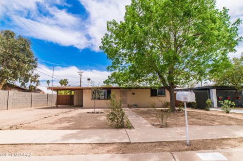 1601 Greenlee St, Tucson, AZ 85705-3007