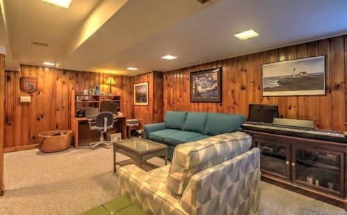 51 Westwood Rd, Milford CT  06461-2752 exterior