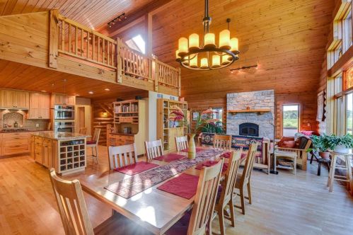 3302 Bethlehem Rd, Dodgeville, WI 53533-8526