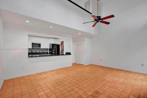 7692 Oakmont Cir, Hialeah FL  33015-2046 exterior
