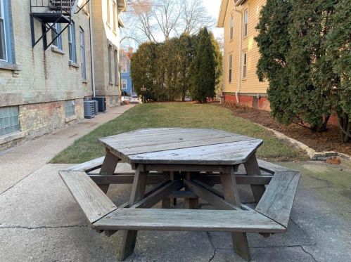 1681 Cass St, Milwaukee WI  53202-4701 exterior