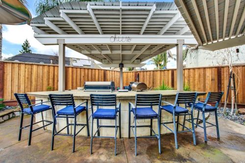 585 Topeka Ln, Vacaville CA 95687-4353 exterior