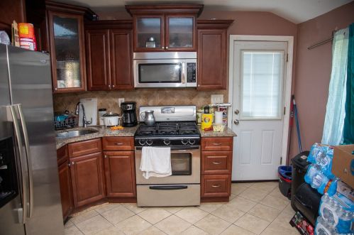 1542 Baldwin Blvd, Bayshore, NY 11706-2826
