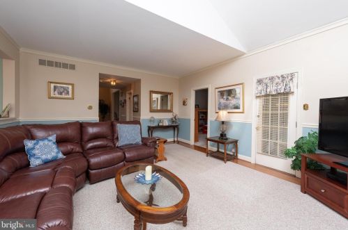 718 Meadowcreek Cir, Prospectville PA 19002-2074 exterior