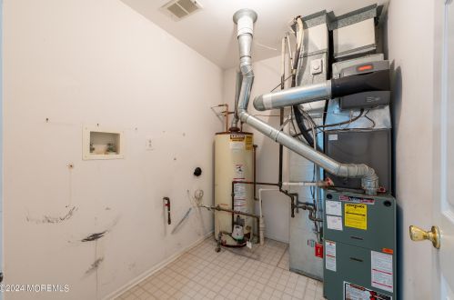 52 Perri Rd, East Freehold NJ  07728-4140 exterior