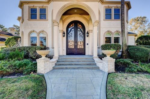 3 Forest Course Cir, Humble, TX 77339-5330