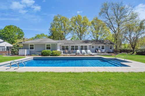 33 Pelican Rd, Middletown NJ  07748-3237 exterior