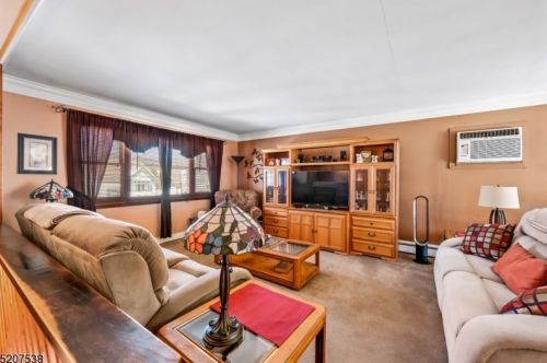 14 Reading Rd, Hopatcong NJ  07843-1023 exterior