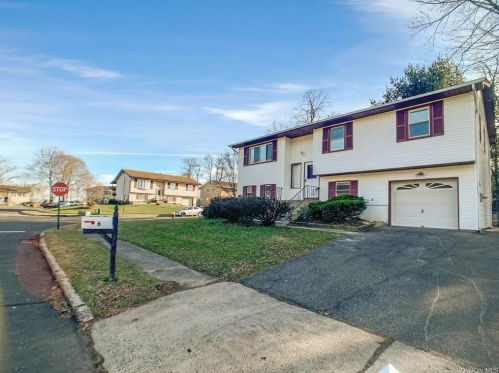 6 Brush Ct, Garnerville, NY 10923-1231