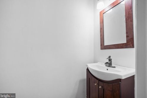 922 Gray St, New Castle DE 19720-6035 exterior