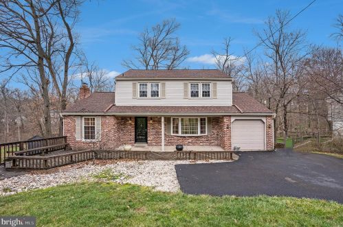 82 Skyline Dr, Norristown, PA 19403-2000